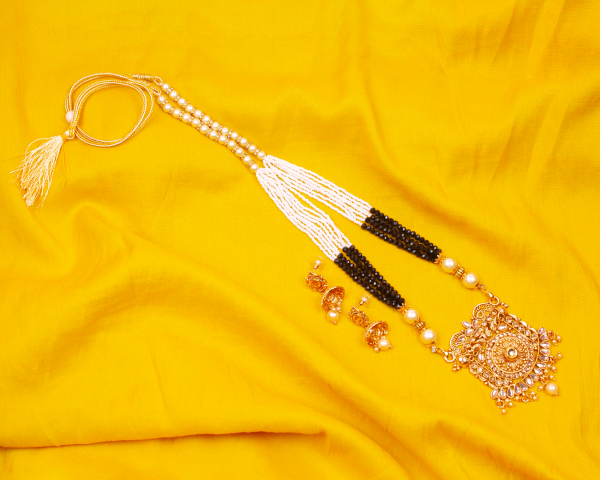 Gold-Plated Alloy Pearl And Beads Mala Pendant Set - The Pari Supply - Image 3