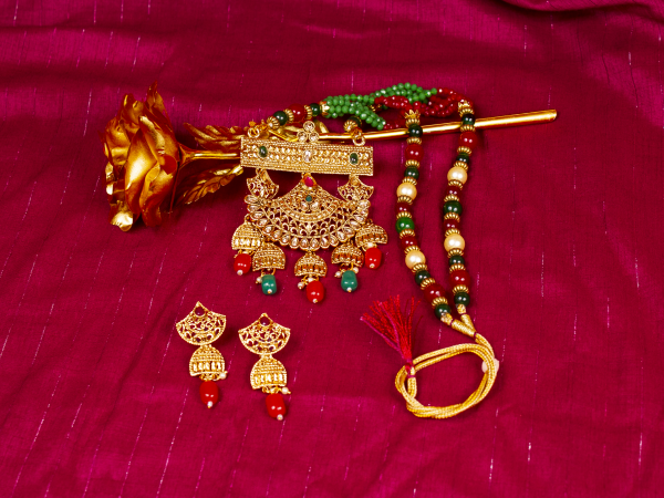 Gold-Plated Alloy Pearl And Beads Mala Pendant Set - The Pari Online - Image 3